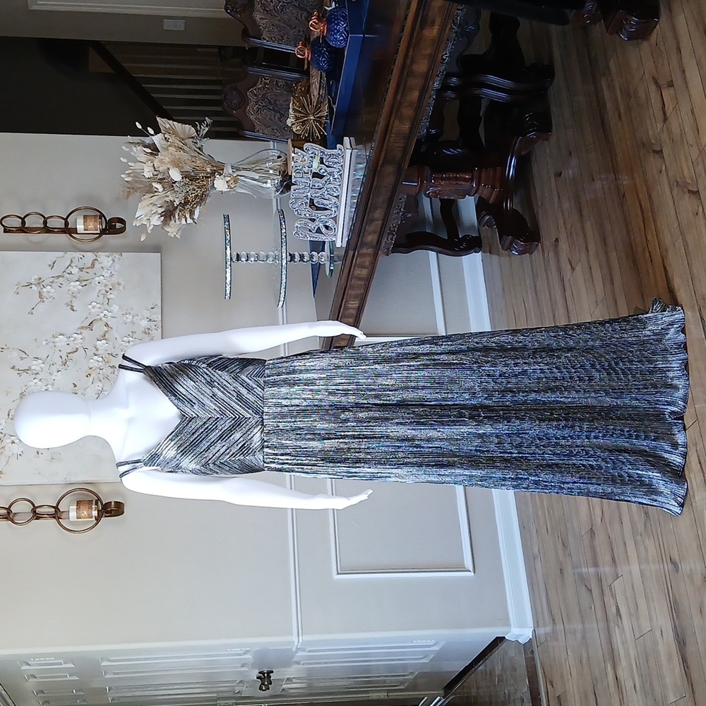 New Women's Black And Silver V-Neck Floor-Length Dress By NW Nightway. Size 12 - Picture 15 of 17